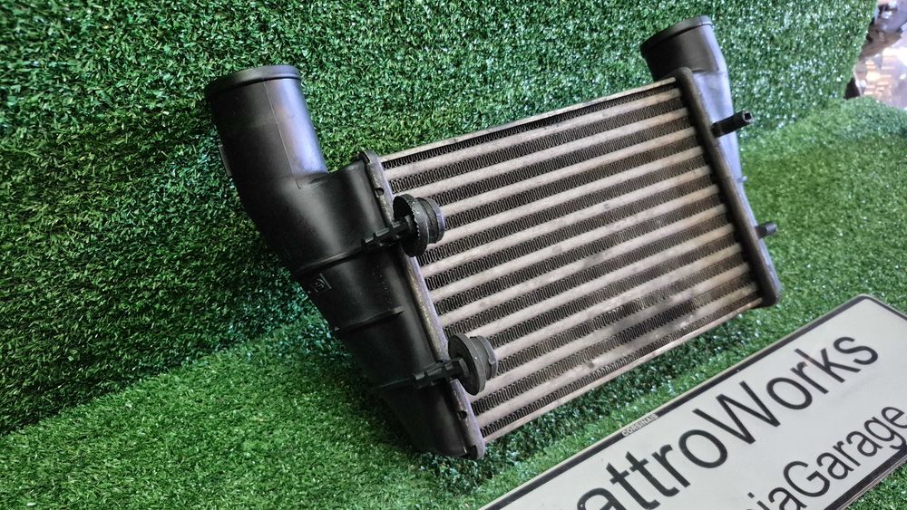 Intercooler Original Audi Volkswagen 1.8T 1.9 TDI Ref. 058.145805A em excelente estado