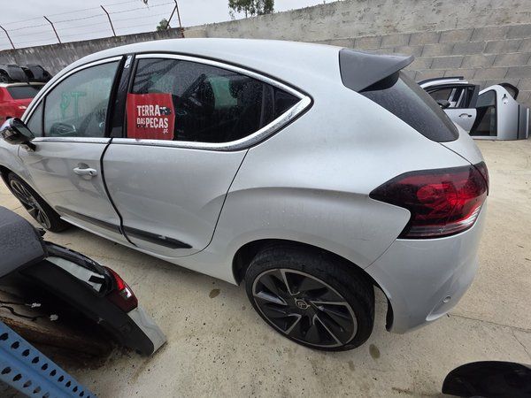 Conjunto Lateral Esquerdo Citroen DS4