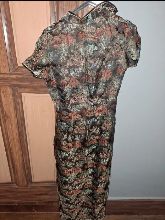 Vestido asiático mulher