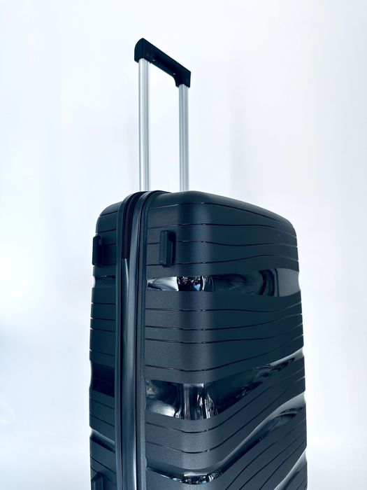 Nowa średnia L walizka mocna PP czarna