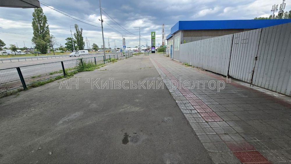 Продаж торгівельного приміщення 460 кв.м, пр-т .Шухевича 30