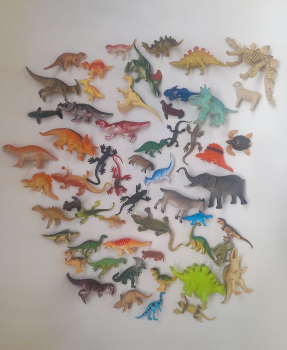 Игрушки 111 штук.Динозавры,драконы,змеи.