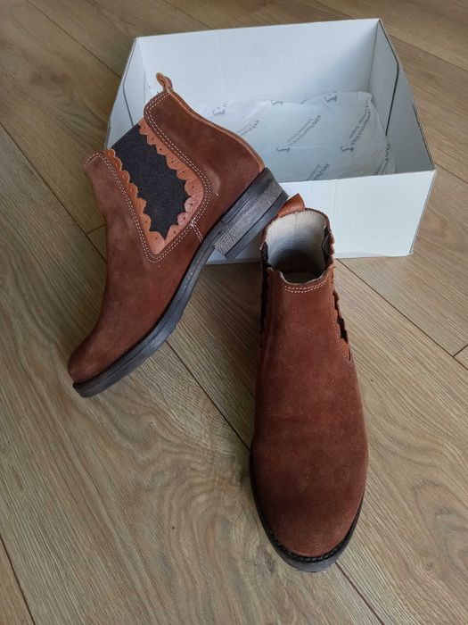 Buty za kostke ze skory zamszowej