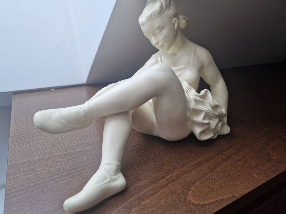 Figurka ceramiczna baletnicy wytwórnia Jihokera Bechyne