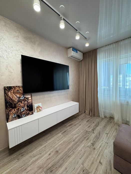 Продам гарну 2-х кімнатну квартиру з  ремонтом на Піщаному масиві