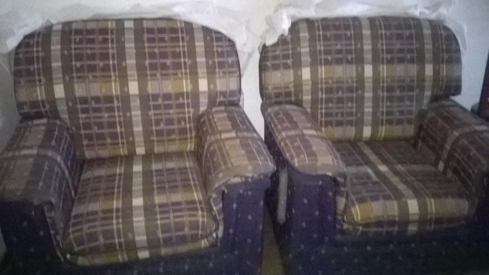 Conjunto 3 sofás novos! Sofá de dois lugares e dois sofás individuais