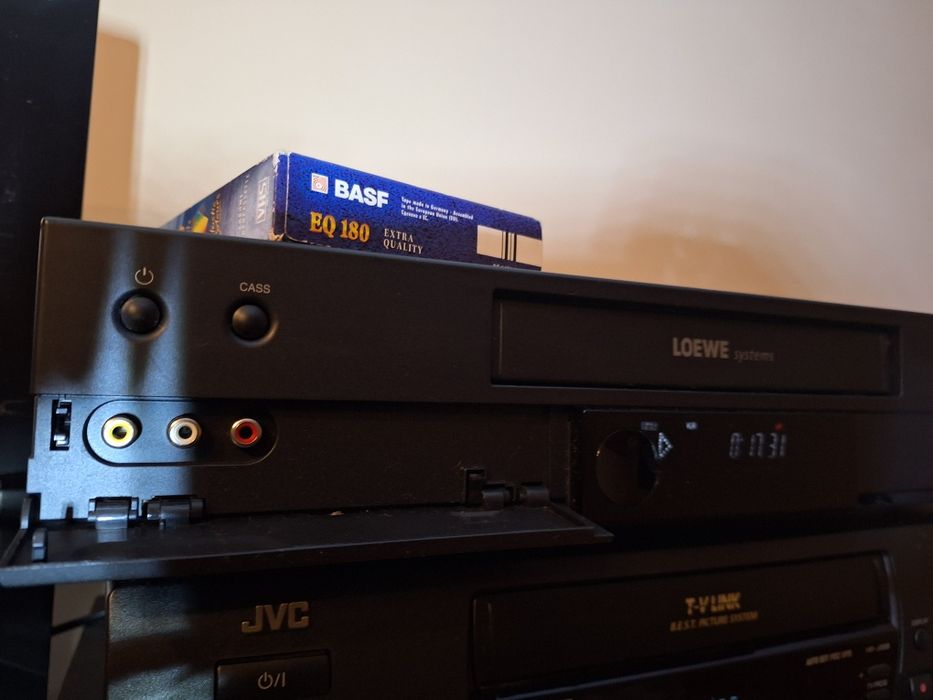 Magnetowid LOEWE centros hi fi 6106H