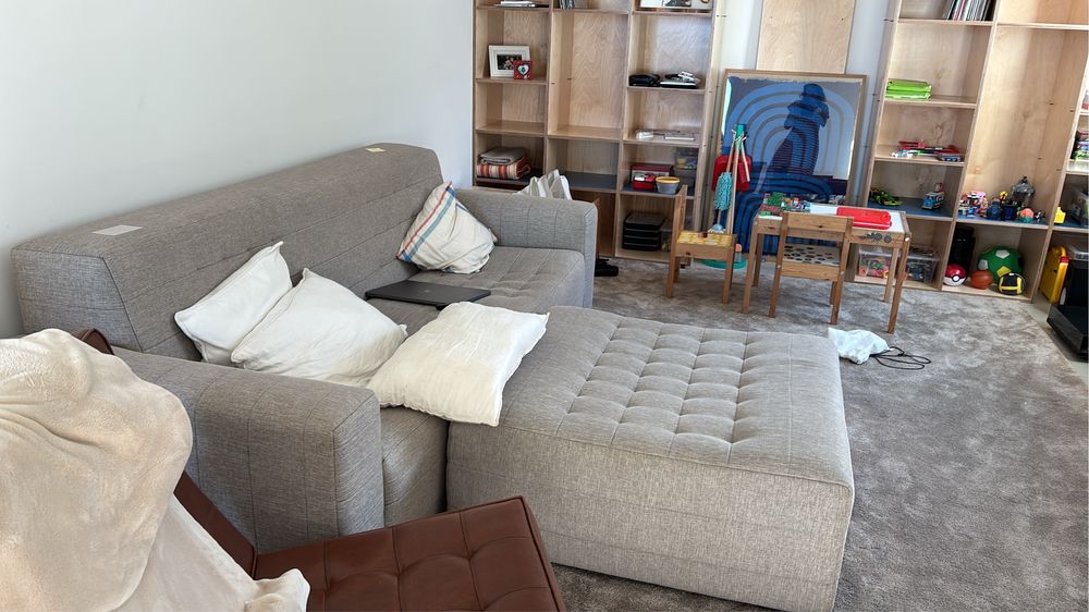 Cama solteiro base rebatível e 2 sofás