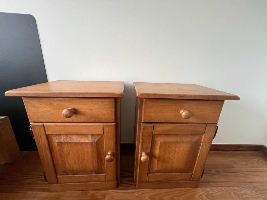 Dwa drewniane stoliki nocne / Two Wooden Bed Side Tables