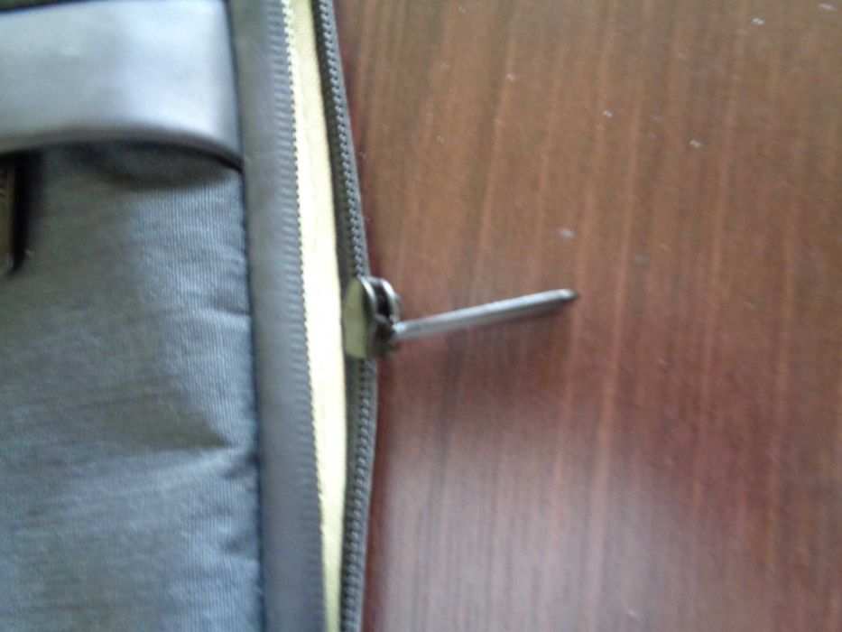 Etui, pokrowiec na laptopa 15,6 - uszkodzony zamek