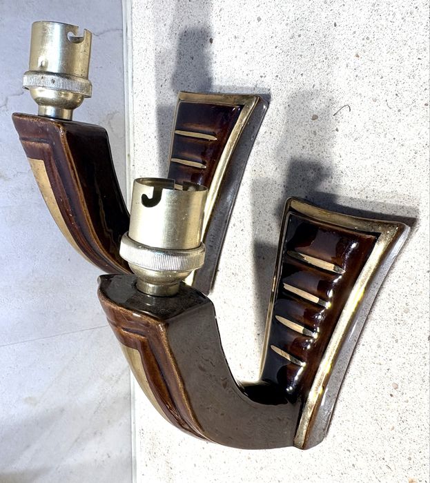 Fantástico par de apliques/candeeiros de parede em cerâmica Art Deco