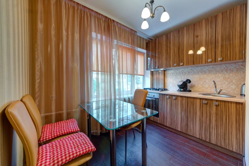 Посуточно 2к квартира возле Софийского Собора на ул.Ивана Франко 8/10