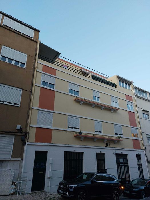 Apartamento T2 - Santa Engrácia - 95 m2, 3º andar