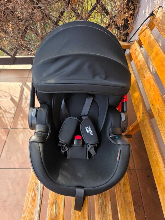 Britax Romer Baby-Safe Pro - fotelik (nosidełko) + baza obrotowa - stan bardzo dobry.