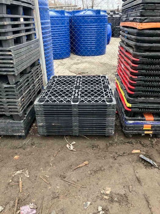 Продам пластикові піддони Б/В