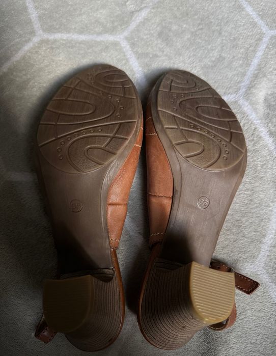 Buty na małym obcasie Lasocki