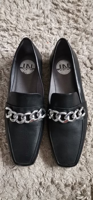 Sapatos de pele verdadeira