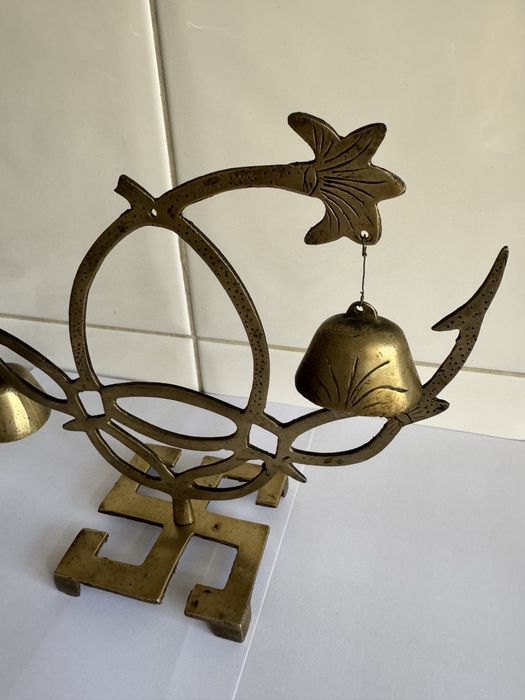 Objeto, artefato origem artesenal em metal. Falta de uma aste