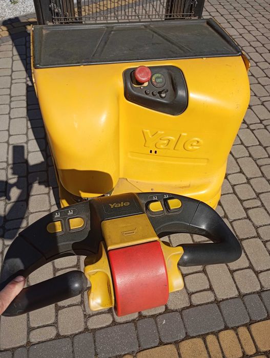 Wózek paletowy masztowy elektryczny widłowy Yale