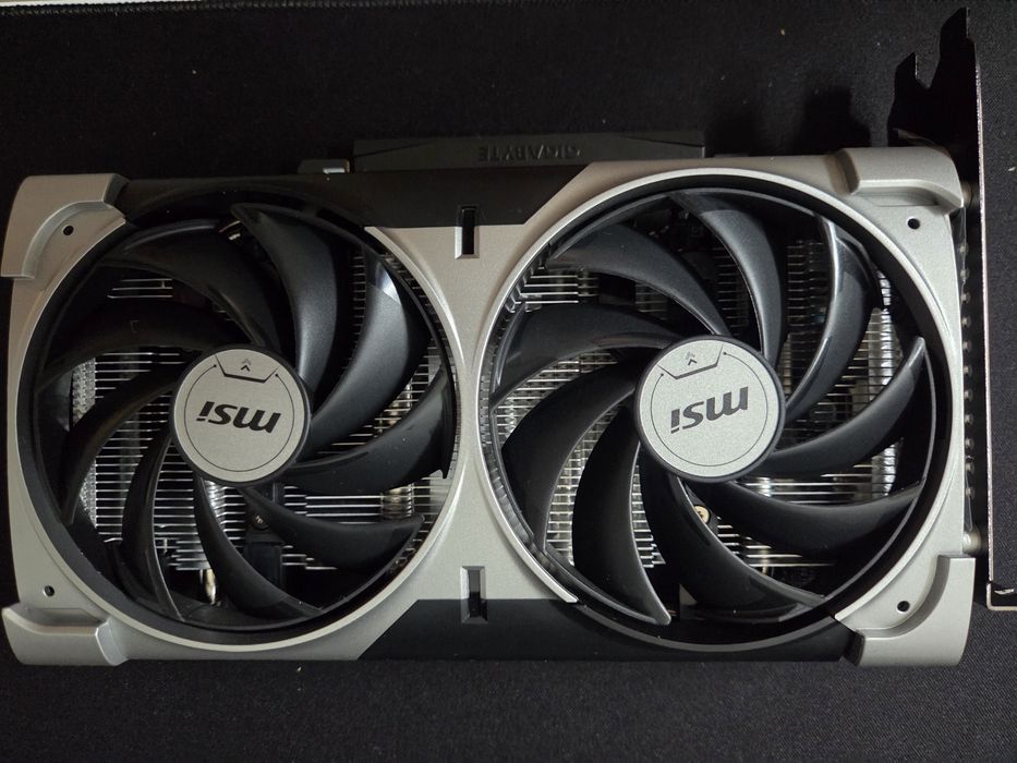 Placa gráfica RTX 5060 8G