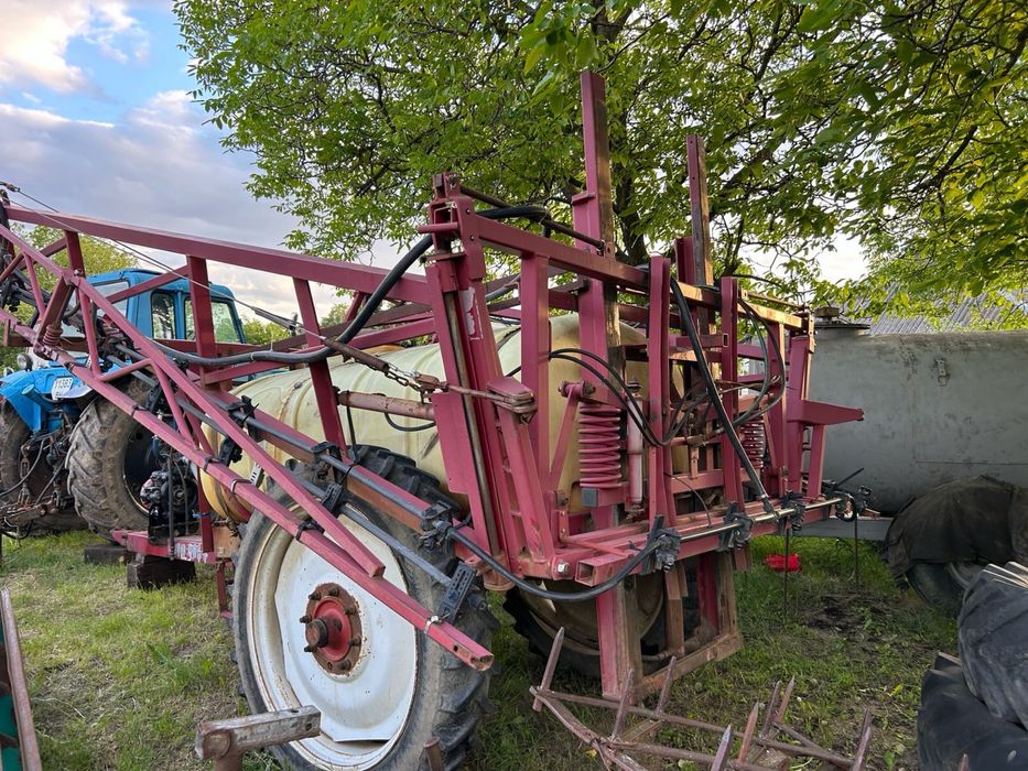 Продам причіпний обприскувач HARDI