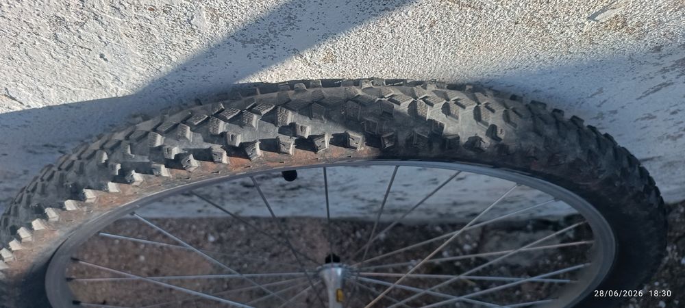 par de rodas 26 .