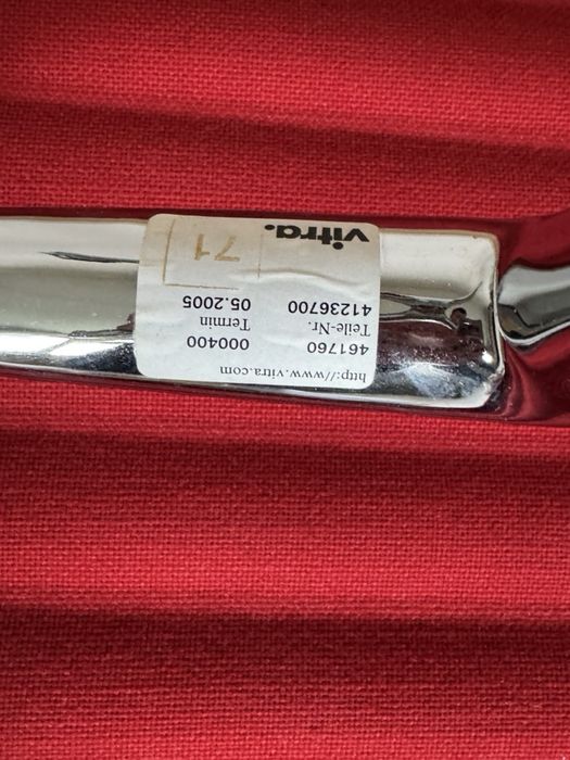 Fotel Vitra ea 124 + ottoman ea 125