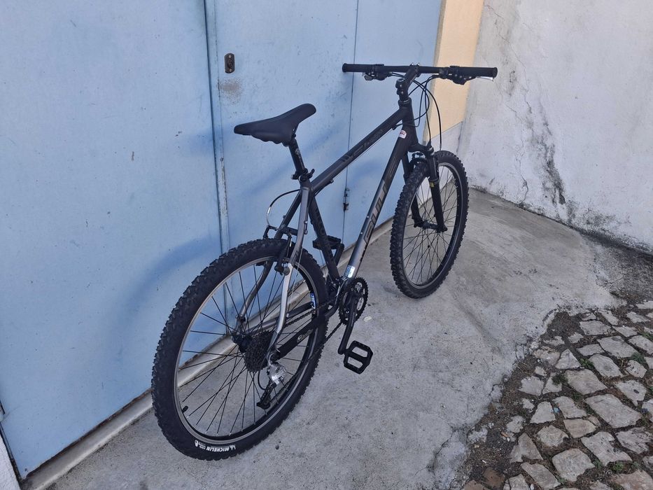 Bicicleta BULLS roda 26 pouco uso pronta a pedala