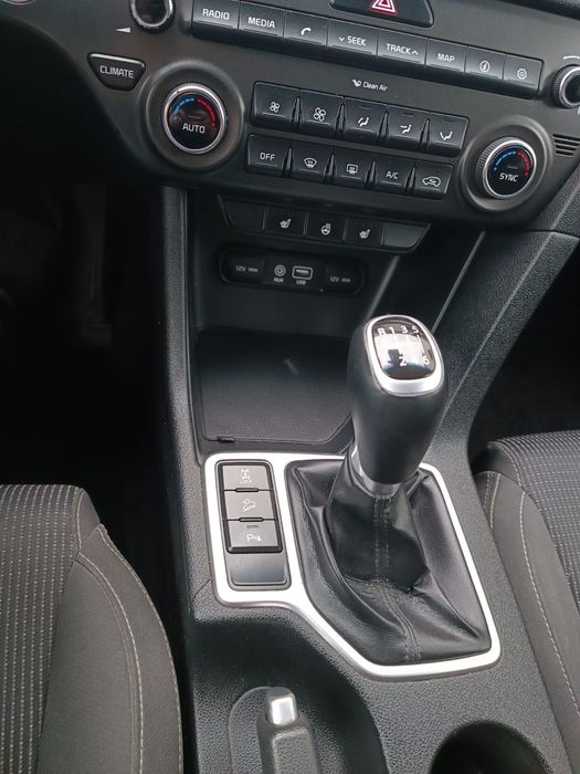 *Kia Sportage   *2.0 CRDi *4×4  *Euro6 *Navi *Kamera  *Full Led