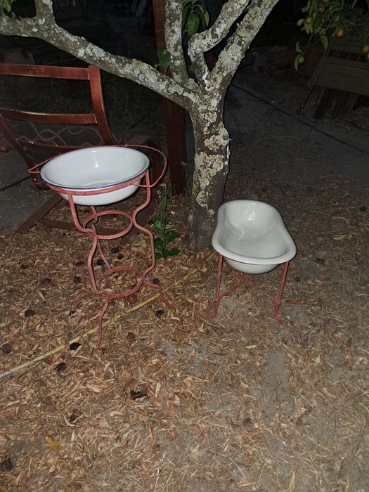 Conjunto lavatório e bide em ferro