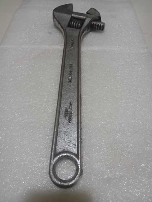 Chave inglesa com 460mm abertura de 57mm. Alta qualidade.