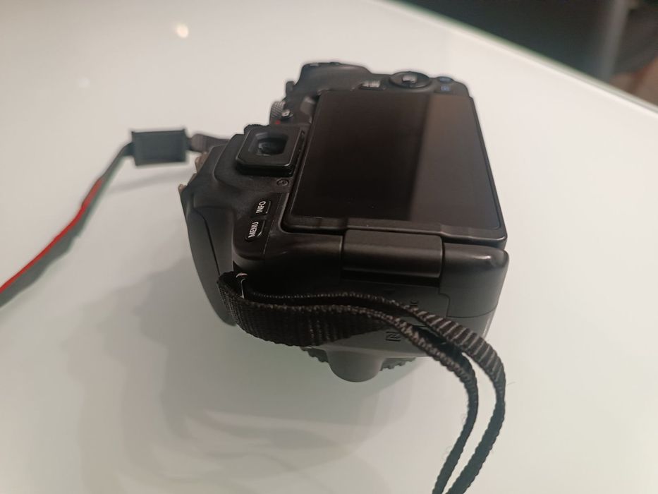 Lustrzanka cyfrowa canon EOS 200D