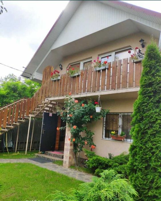 Здається будинок,в с.Дийда,,.біля озера