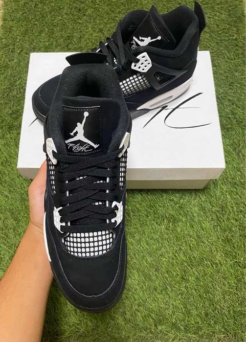 Jordan 4 Retro White Thunder r.39