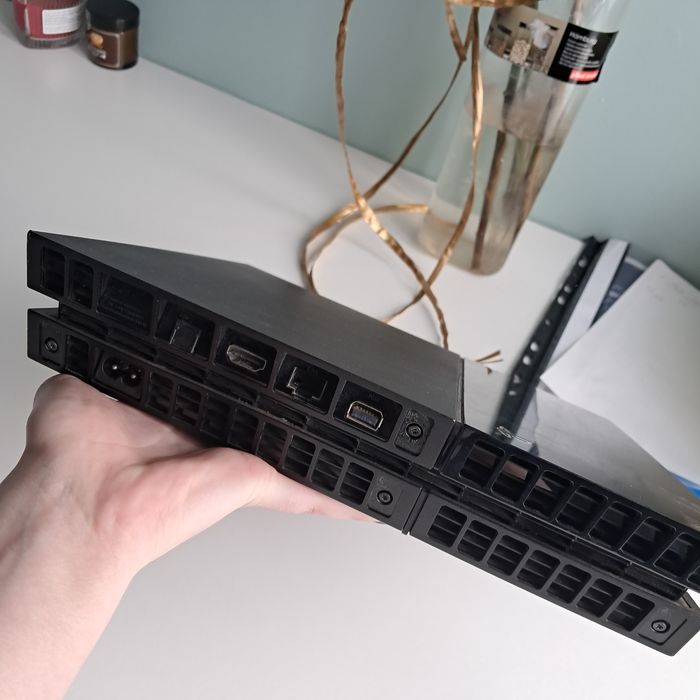 PS4 + gry + pad + kabel HDMI