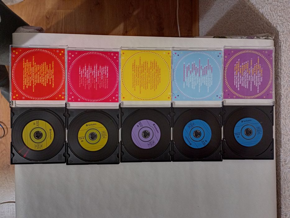 Аудио диски с музыкой новые.