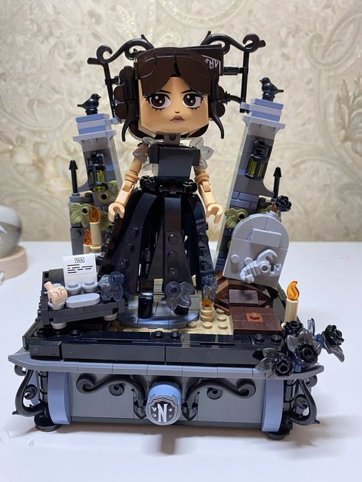 Лего Венздей.