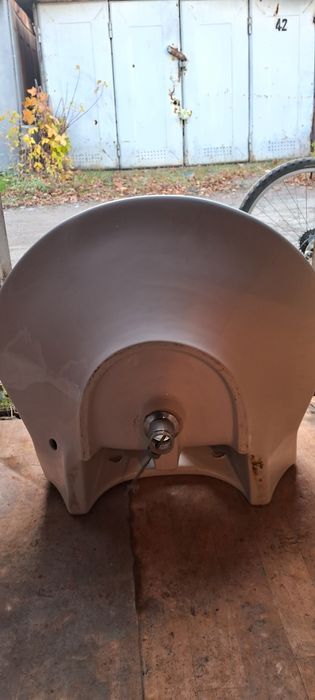 Раковина з п'єдесталом / підставкою