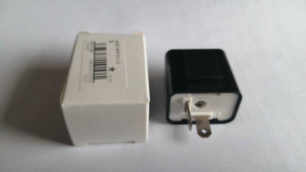 Универсальное LED Реле поворотов (мото) 2-х контактное 12v