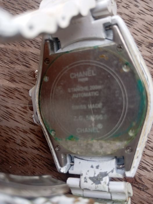 Vendo este relógio muito bonito bom estado a trabalhar muito bem