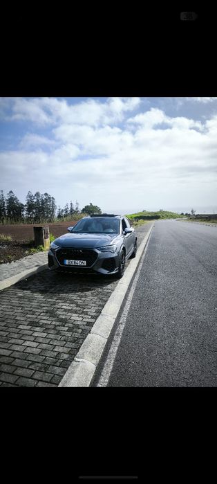 Carro Audi SUV compacto Q3 RS