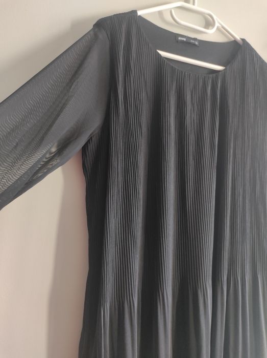 Sukienka czarna z długim rękawem NOWA