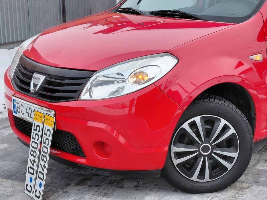 Продаєця Dacia Sandero 1.4 бензин 2009 рік