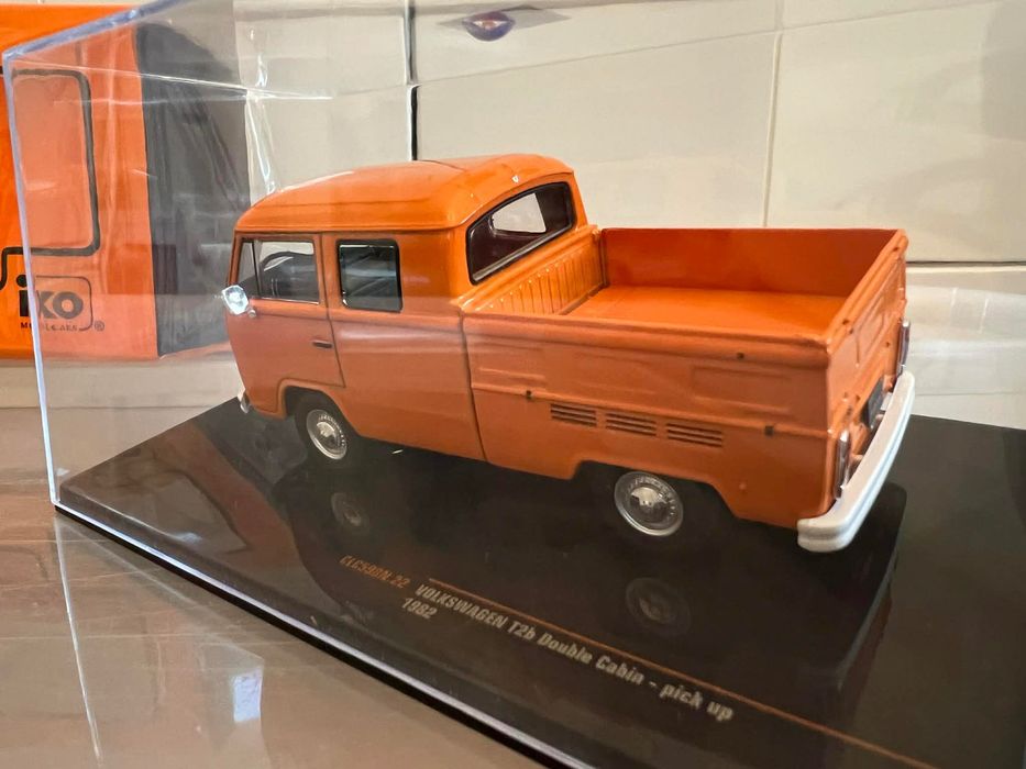 Volkswagen T2B Double Cabin (1:43) IXO