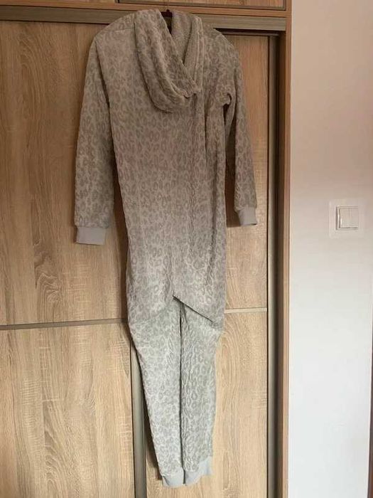 Piżama kombinezon onesie panterka cętki