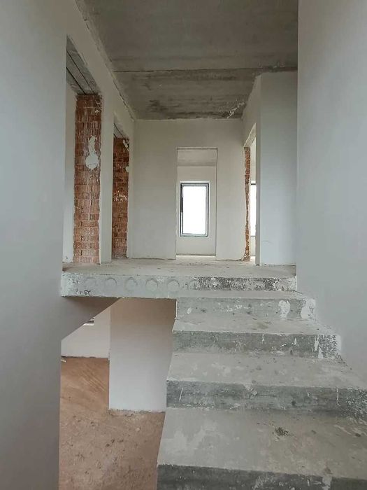 Готовий до ремонту дуплекс, міські комунікації, Вовчинець