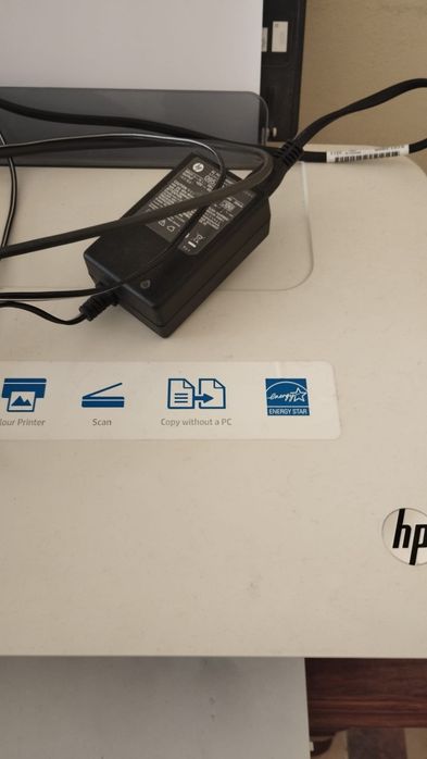 Impressora HP Deskjet 1510 a funcionar.
