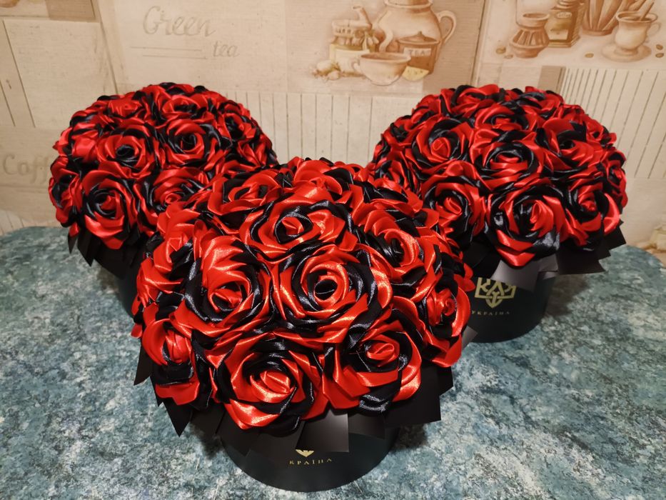 Букети з атласної стрічки під замовлення.