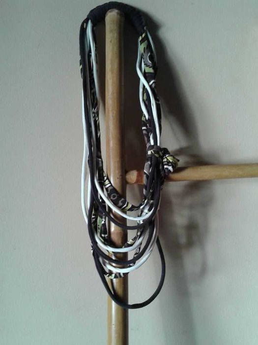 Colar em rafia em camadas