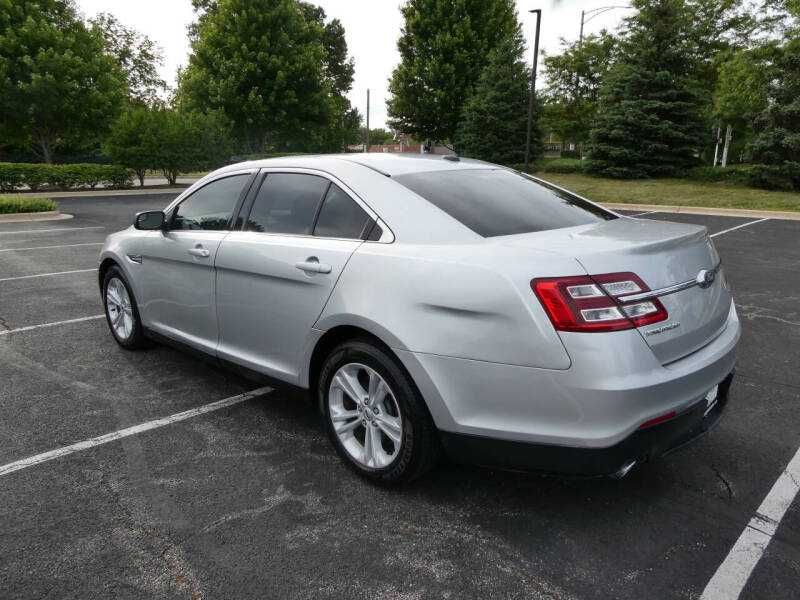 2017 Ford Taurus SE